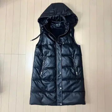 ZARA 블랙 후드 부착 다운 베스트 XS