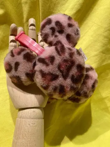 디즈니랜드 한정판 미키마우스 레오파드 무늬 귀도리 귀마개 핑크