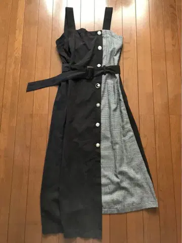 세실 맥비 절개 벨트 원피스 비대칭