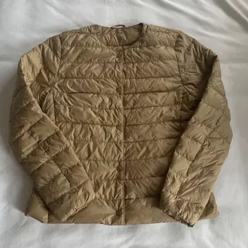 유니클로 울트라 라이트 다운 자켓 이너다운 노카라 베이지