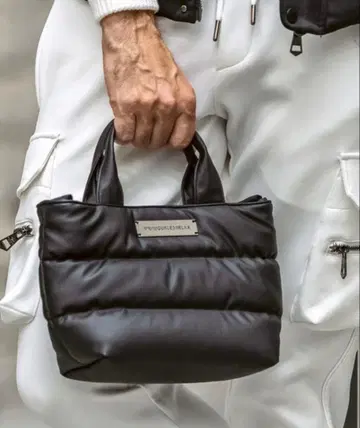 미사용 새상품 우노피우 신상 토트백 블랙