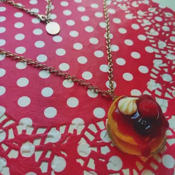 큐포트 라즈베리 팬케이크 목걸이