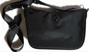 내일 발송 코코셀룩스골드 포코노 나일론 하프문 디자인 백