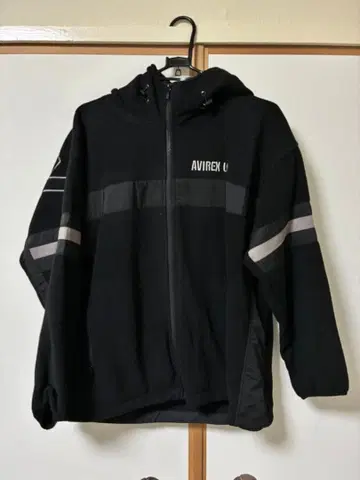 AVIREX 후드 부착 자켓 블랙 플리스 소재