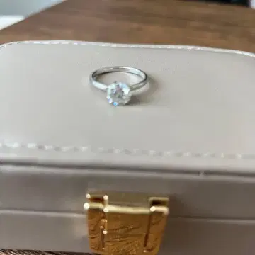 보로노이 k10 금 꽃 모양 모이사나이트 반지