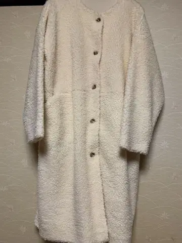 캐틀세존 화이트 보아 코트