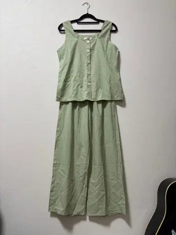 올리브 그린 셋업 슬리브리스