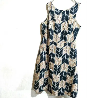 슬리브리스 기하학 패턴 원피스