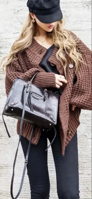 glam lips 브라운 니트 스웨터