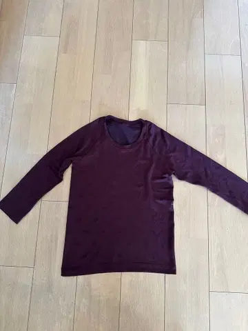 룰루레몬 버건디 도트 무늬 긴팔 티셔츠