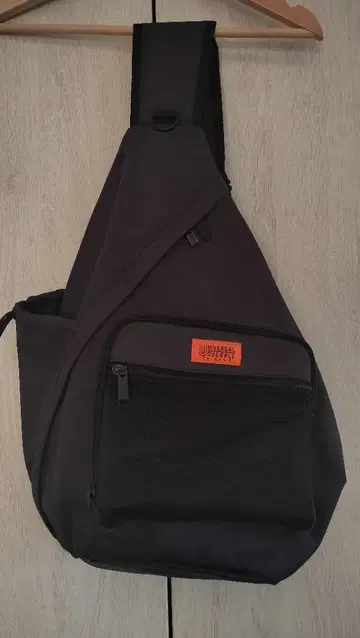 UNIVERSALOVERALL 원 숄더 바디백 차콜 그레이