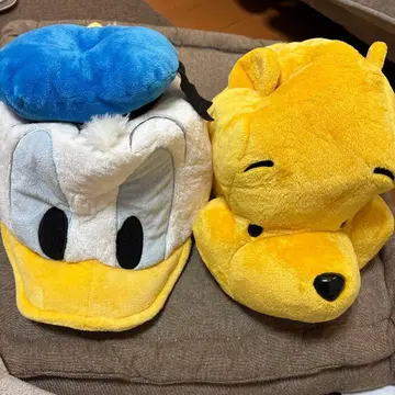 도널드 덕과 푸우의 모자형 봉제 인형