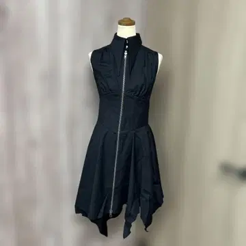 BPN 블랙피스나우 슬리브리스 블랙 비대칭 원피스