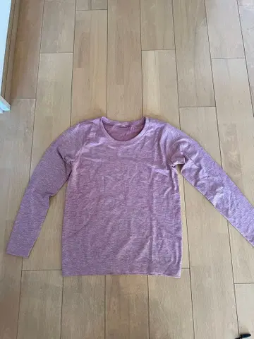 룰루레몬 핑크 계열 긴팔 T셔츠 로고