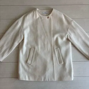 TOMORROWLAND 아이보리 울 코트