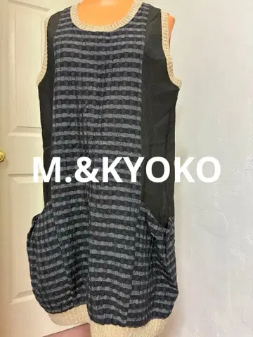 M.&KYOKO 슬리브리스 그레이와 블랙 스트라이프 원피스