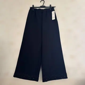 슈퍼 뷰티 택 포함 새상품 비쥬와 레이스가 귀여운 와이드 팬츠