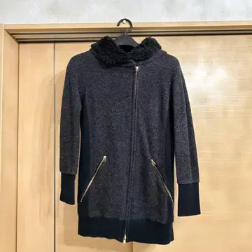 후드 부착 다크 그레이 울 자켓