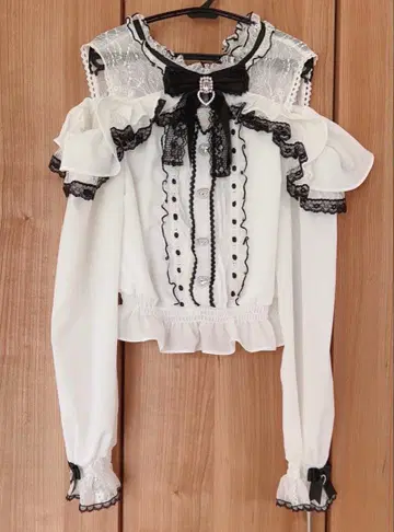 LIZ LISA 오픈 숄더 프릴 블라우스 화이트 긴팔