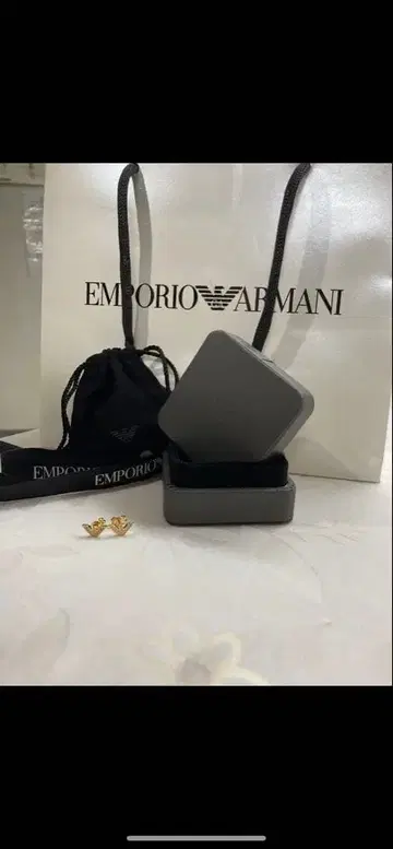 EMPORIO ARMANI 골드 귀걸이