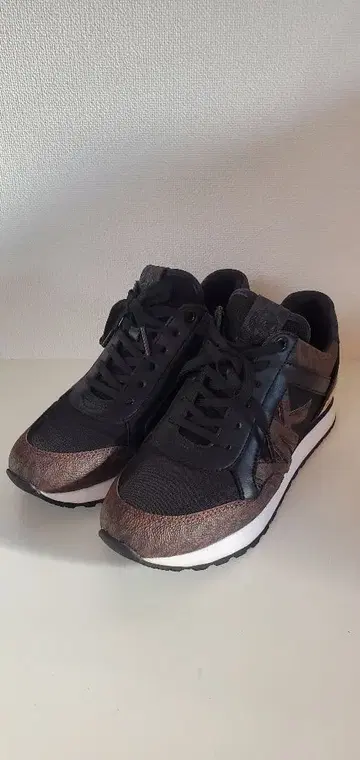 Michael Kors 스니커즈 브라운/블랙