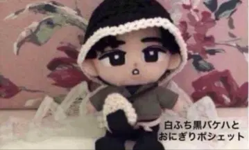 스노치루 의류 모자 화이트 테두리 블랙 버킷햇과 오니기리 미니백