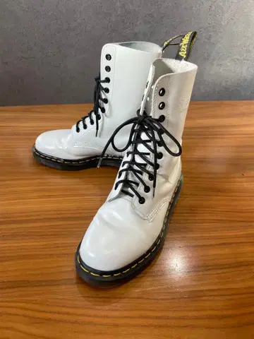 닥터 마틴 9홀 화이트 하이컷 부츠 UK5 US6