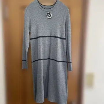 브로치 포함 원피스