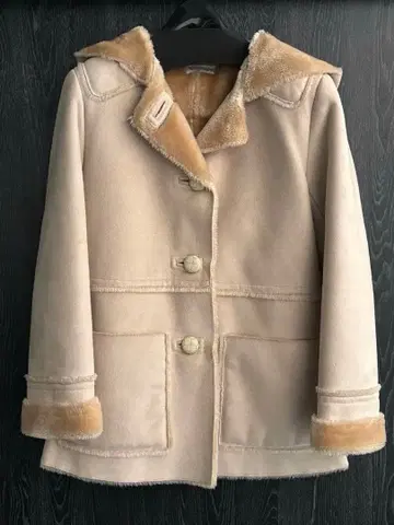 후드 부착 코트 베이지 무스탕 스타일