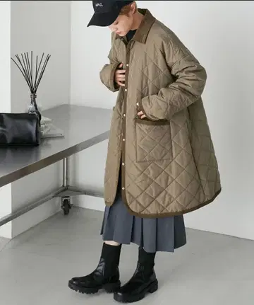 forksy. 코듀로이 파이핑 퀼팅 미들 자켓 카키