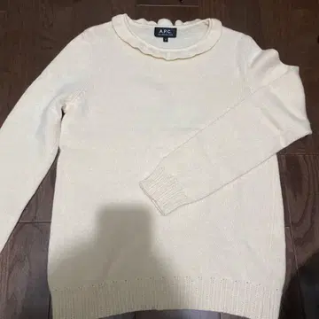 A.P.C. 아이보리 프릴 넥 스웨터 S