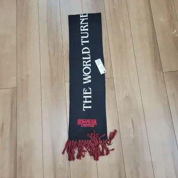 GU 지유 스트레인저 씽스 머플러