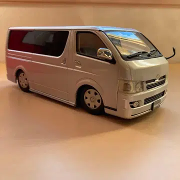 도요타 하이에이스 1/32 스케일 모델