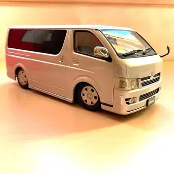 도요타 하이에이스 200 다이캐스트 스케일 모델 DAD 테이블 포함