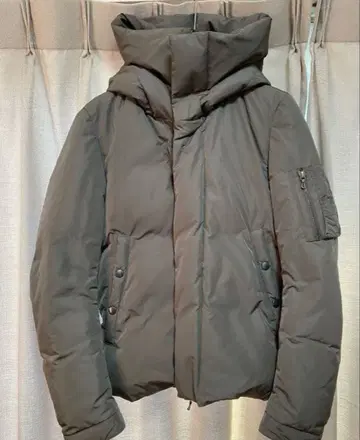 ATTACHMENT 다운 자켓