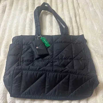미사용 niko and 블랙 퀼팅 숄더백 스트랩 포함