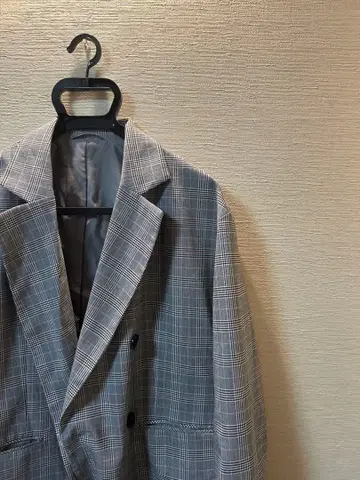 그레이 계열 체크 더블 브레스트 자켓