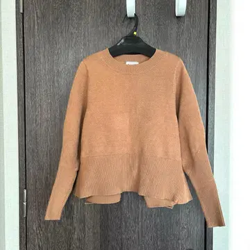 CAST: 백 틸 디테일 풀오버