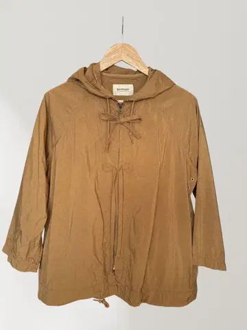 브라운 후드 부착 마운틴 후드티