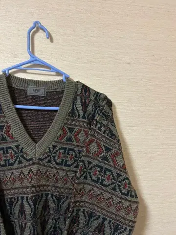 AFDY 기하학 패턴 V넥 스웨터