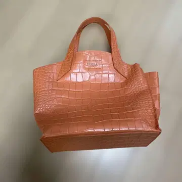 FURLA 크로커다일 패턴 토트백