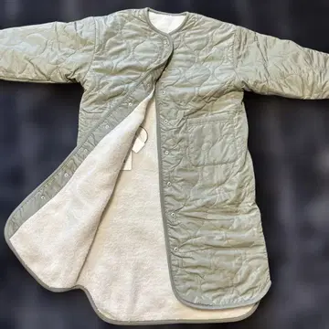 boujeloud 카키색 퀼팅 리버서블 롱 코트 보아 안감 소재