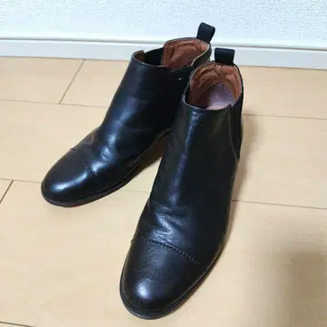 마가렛호웰 가죽 사이드 고어 부츠 블랙