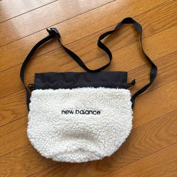 new balance 숄더백 화이트/블랙