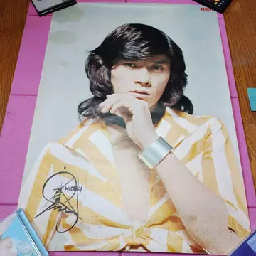 사이조 히데키 RCA 포스터 옐로우 컬러