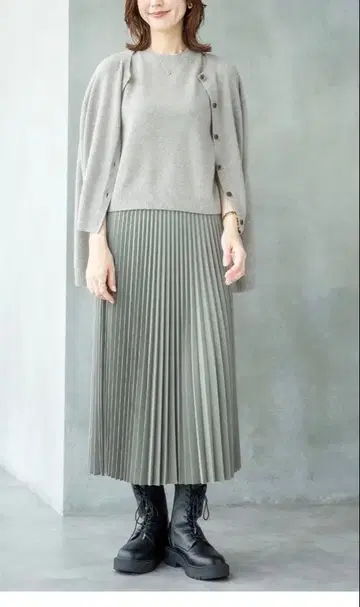 유니클로C 캐시미어 크루넥 숏 가디건 M 새상품급