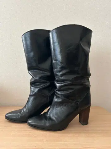 블랙 가죽 슬림핏 부츠