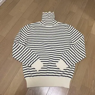 트래디셔널 스탠다드 보더 하이넥 상의