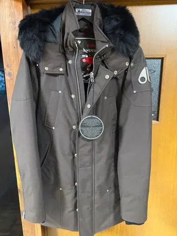 Moose Knuckles 다운 자켓 브라운