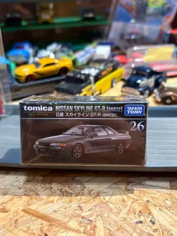 토미카 프리미엄 NISSAN SKYLINE GT-R (BNR32)